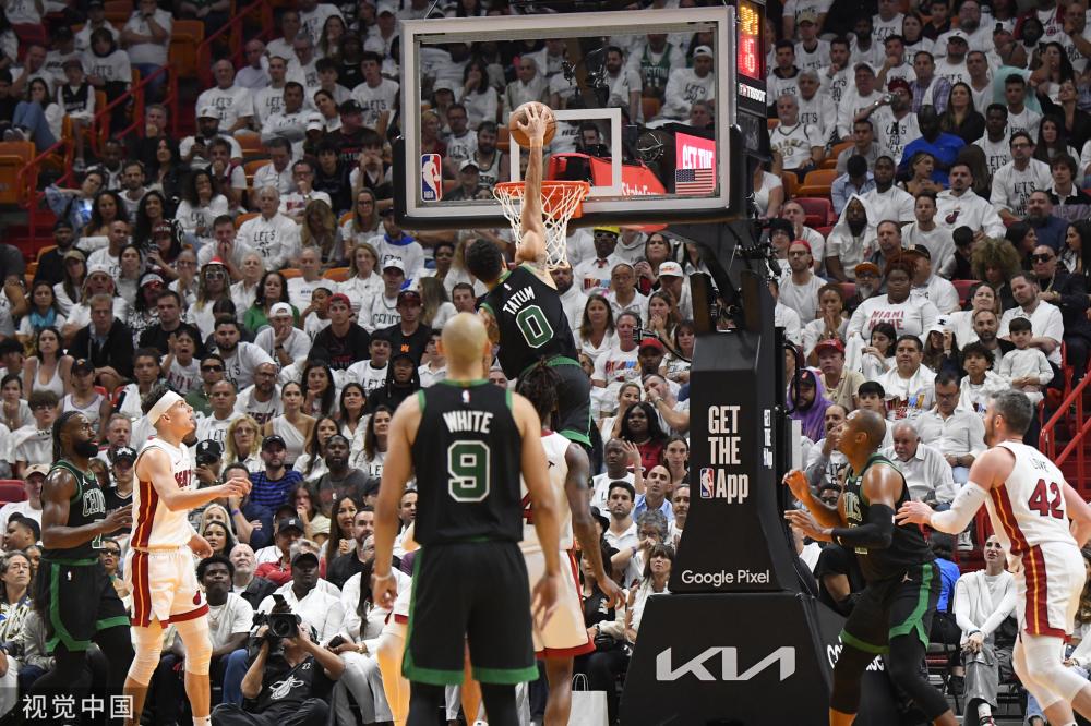 使观众们不 使观众们不