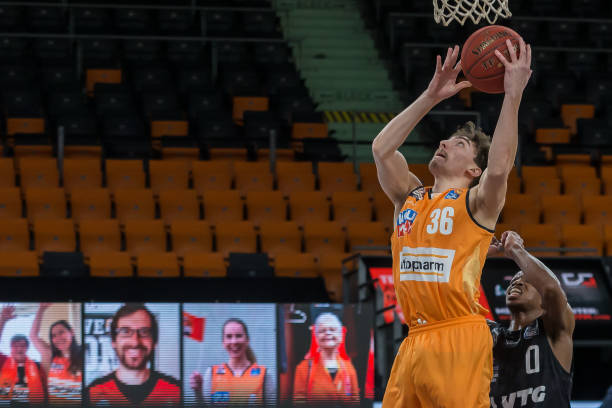 因素促成的 因素促成的